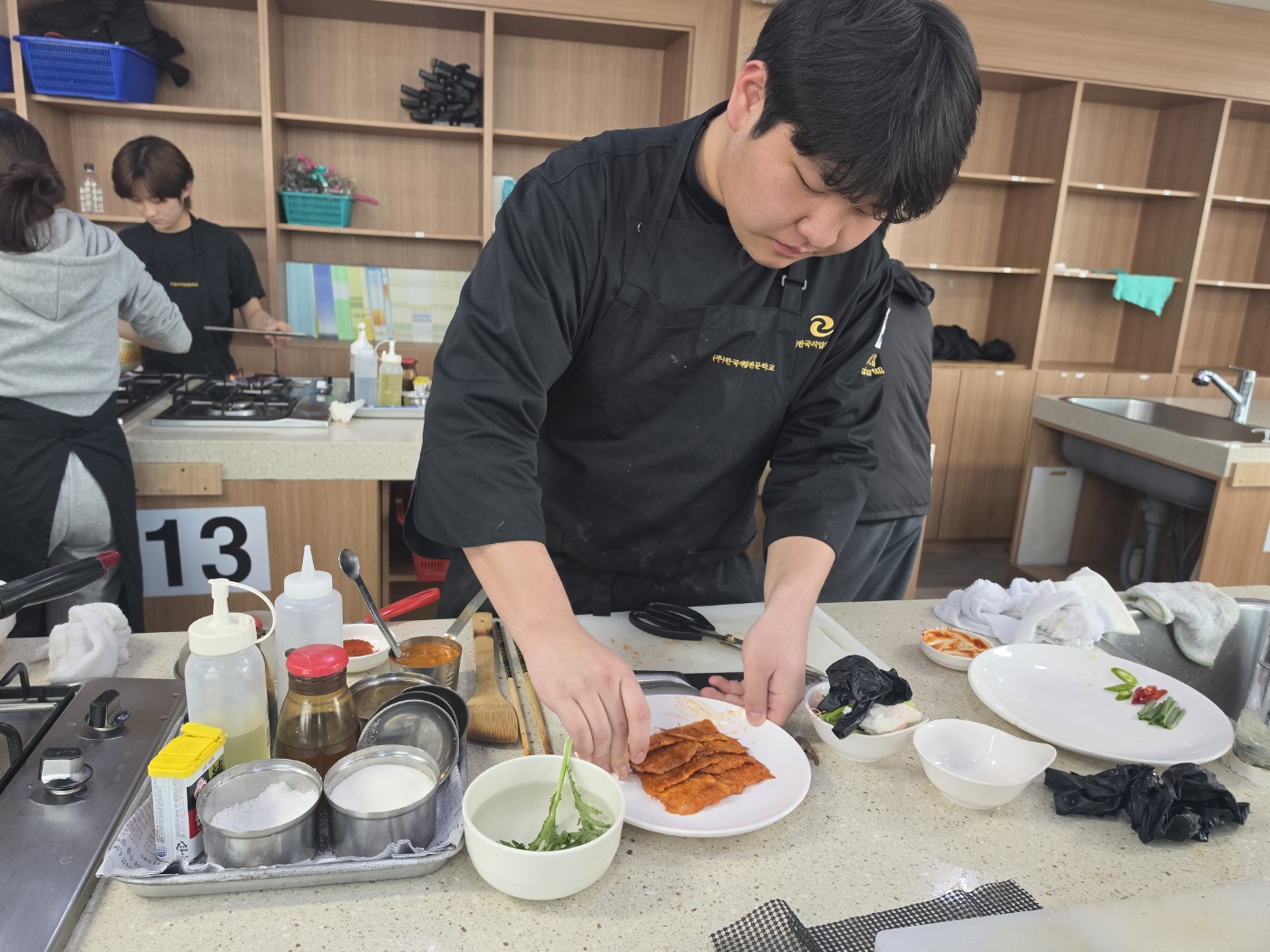 5월 요리위탁생들의 실습사진입니다.